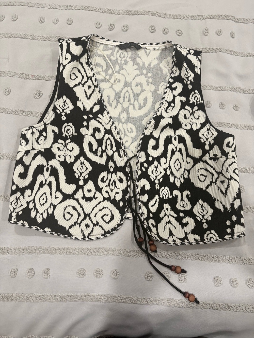 Zara Black and White Cropped Tie-Front Vest
